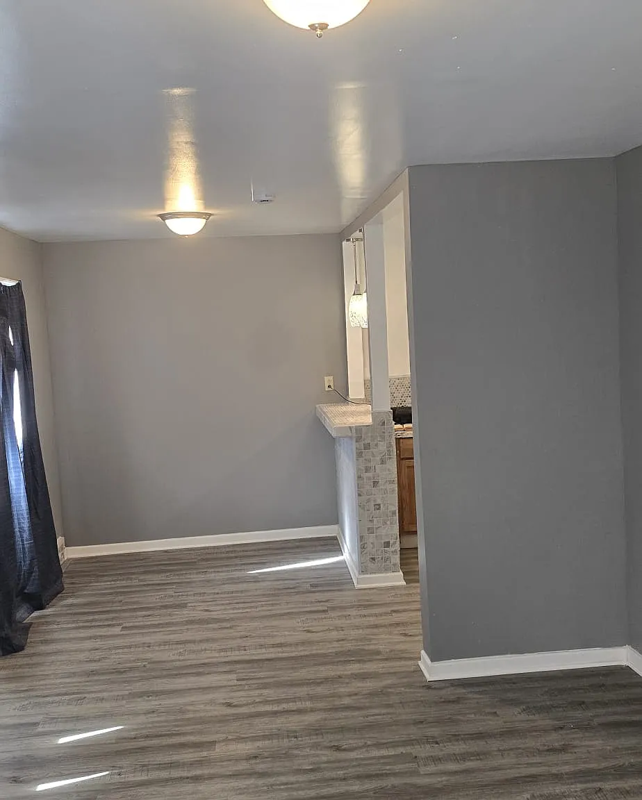 3 bed, 973 sqft, $1,300 — Photo 3