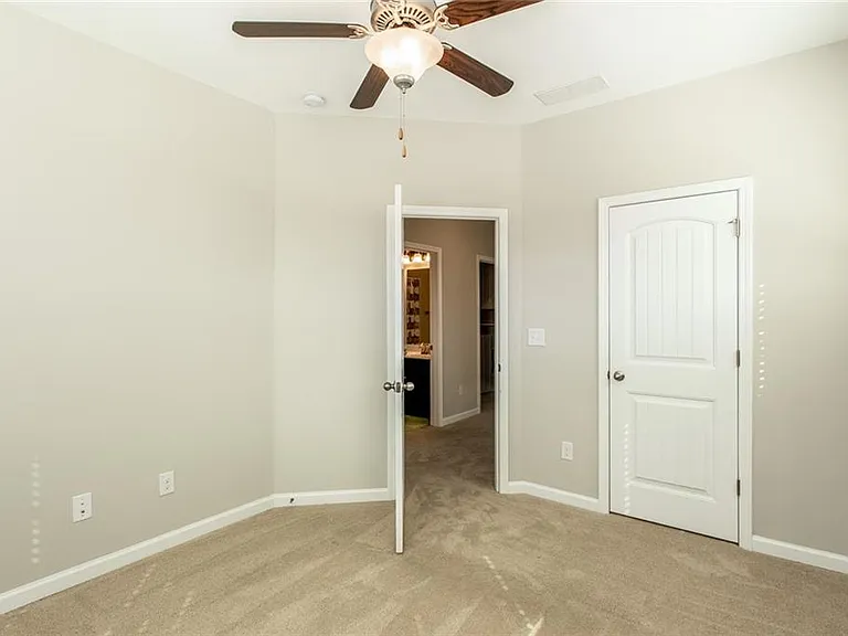 335 Beacons Pl — Photo 28
