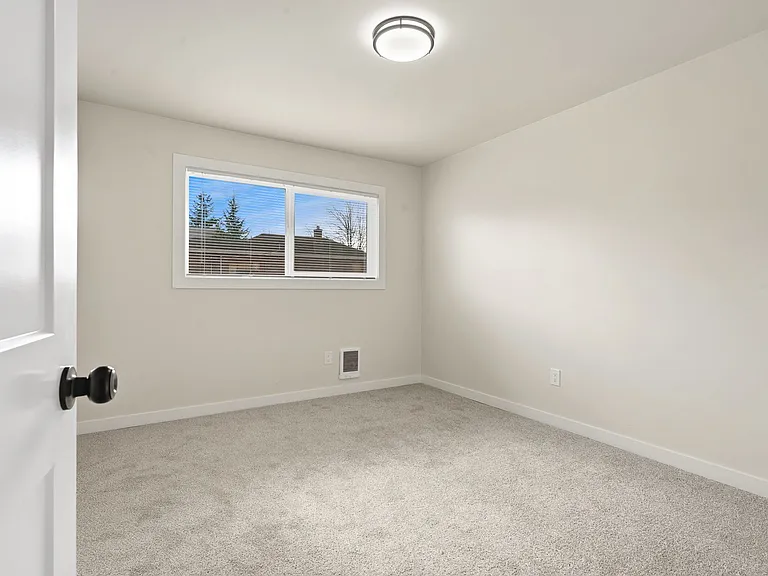 Green Acres Apartments — Photo 13