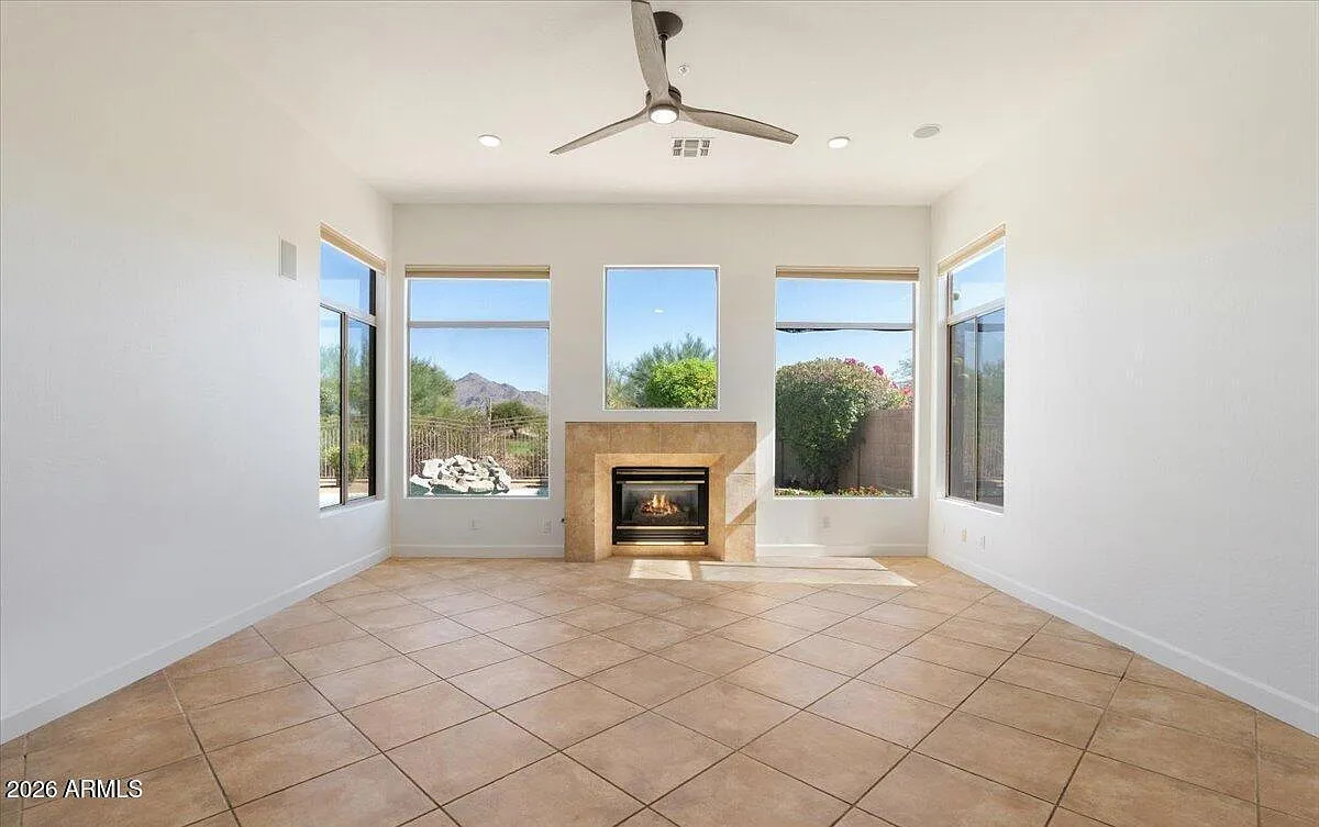 3 bed, 2.5 bath, 2705 sqft, $6,400 — Photo 4