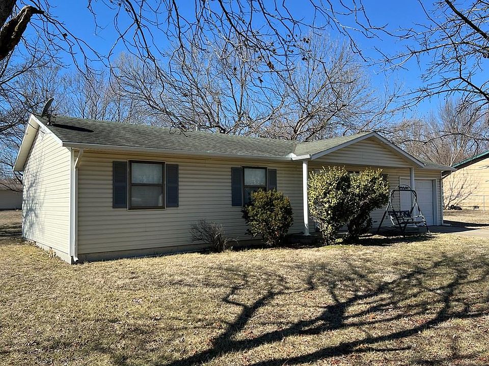 306 Kansas Dr, Iola, KS 66749 | Zillow
