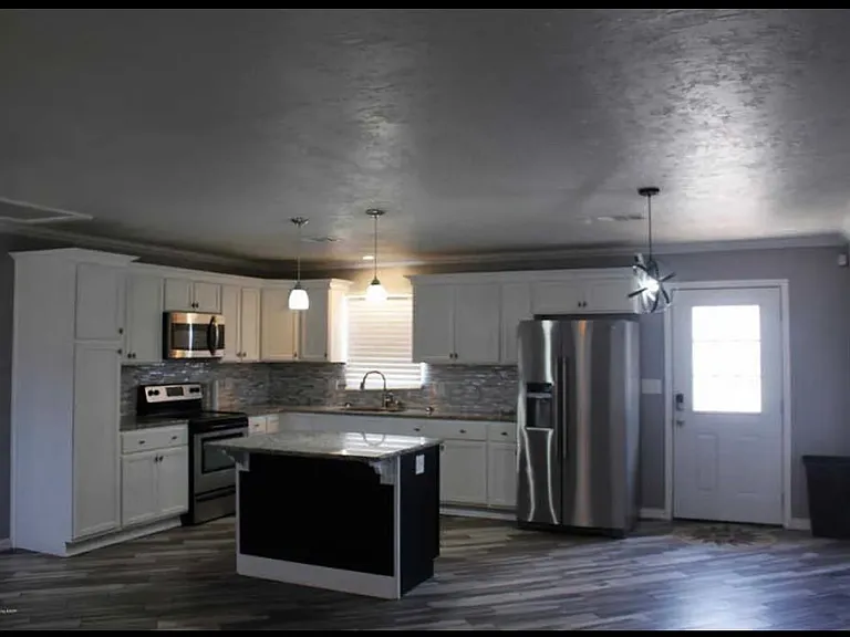 1303 Cooley Dr — Photo 3