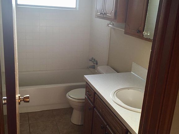 4th image of 2818 S Poplar St