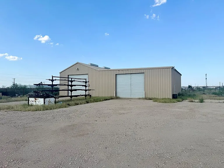 3740 N Bucknell Ave — Photo 1