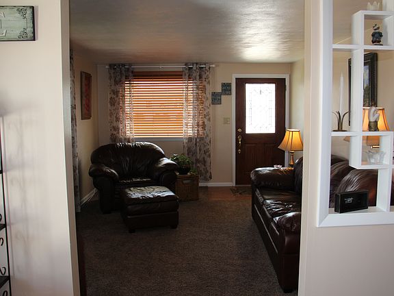 2nd image of 104 E Helen St