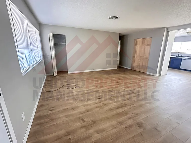 900 Lamont St — Photo 2