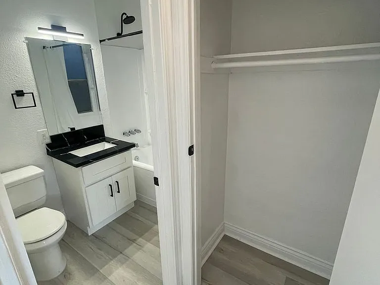 Wilton Way Apartments — Photo 8