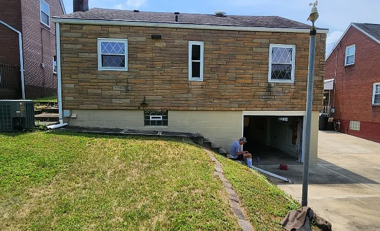517 Clyde St — Photo 11