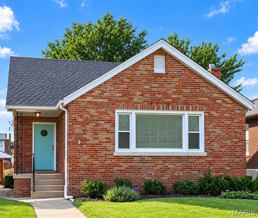 3 bed, 2.0 bath, 1695 sqft, $2,400 — Photo 1