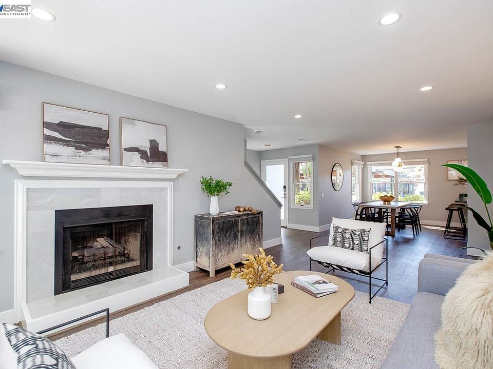 1st image of 641 Centre Ct