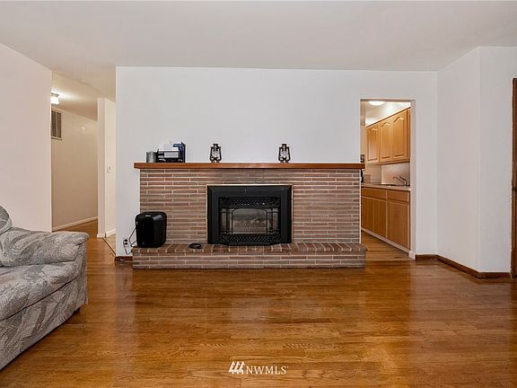 4th image of 1929 Sidney Ave