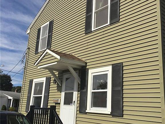 3rd image of 121 Old Whipple St
