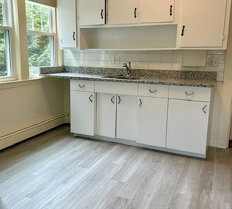 3rd image of 352 Thoreau St
