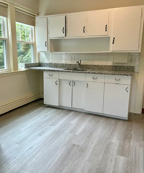 352 Thoreau St — Photo 2