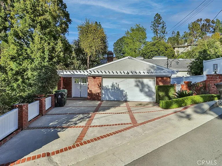 3373 Coy Dr — Photo 2