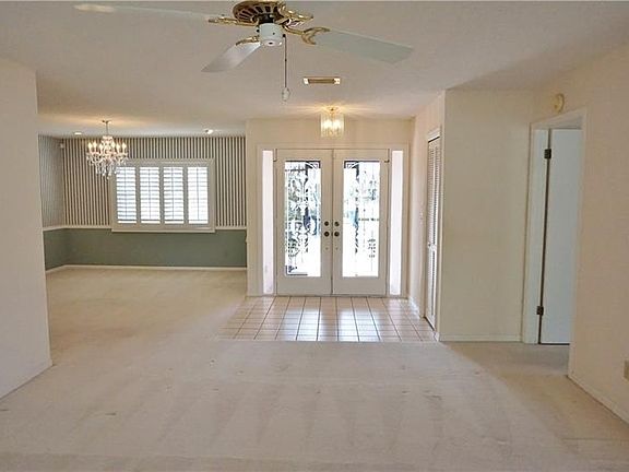 5th image of 1915 E View Dr