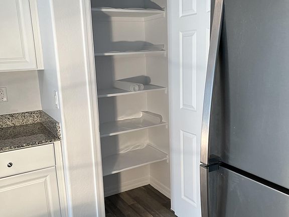 5th image of 1043 W Seminole Dr