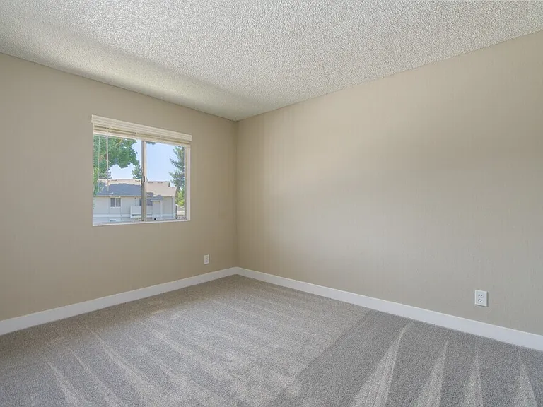 Autumn Run Apartments — Photo 17