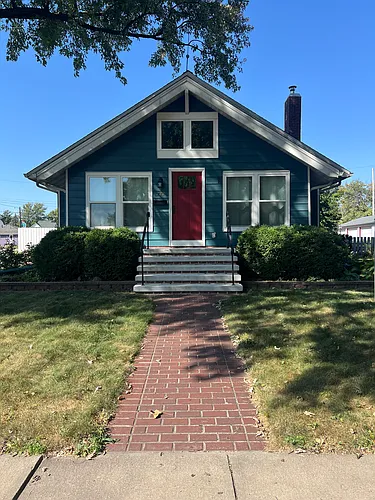 222 SW Logan St Photo 1