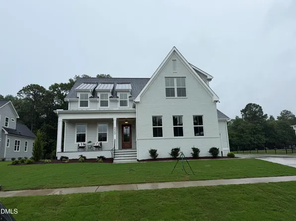 220 Meadow Walk Dr, Fuquay Varina, NC 27526
