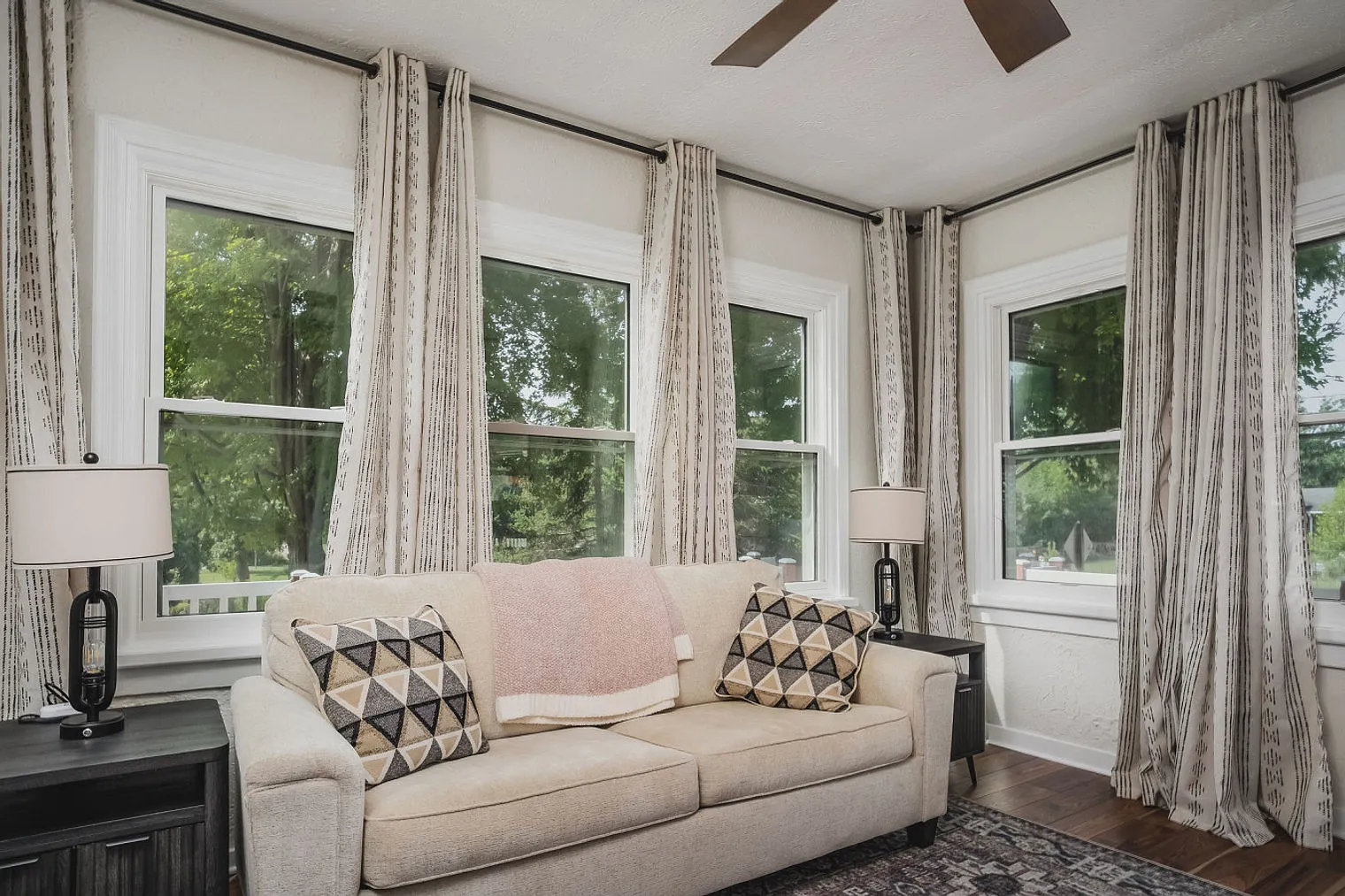 3 bed, 2.0 bath, 1991 sqft, $6,279 — Photo 4