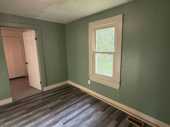 5th image of 554 1/2 Hodge St