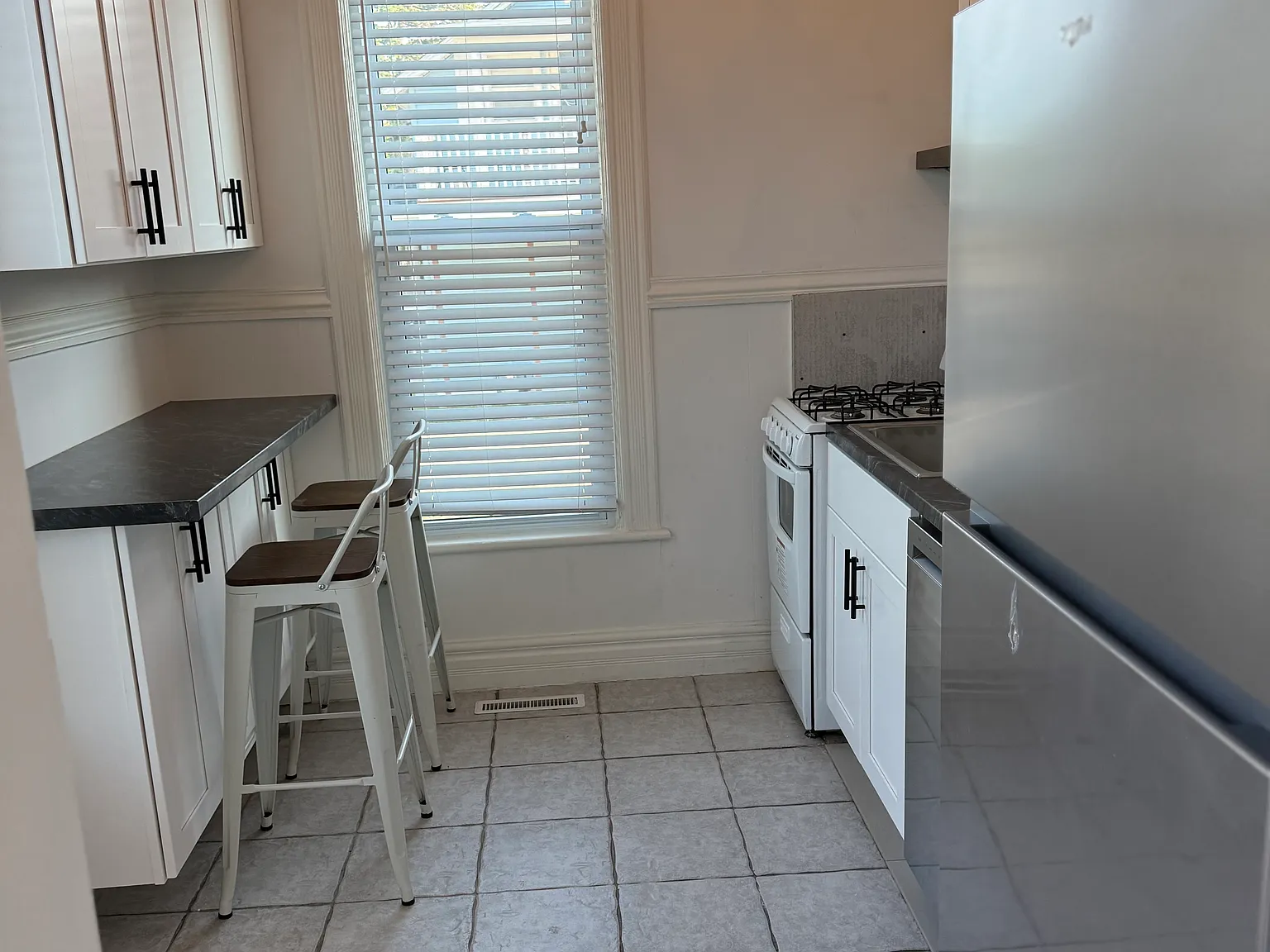 2 bed, 1400 sqft, $1,580 — Photo 2