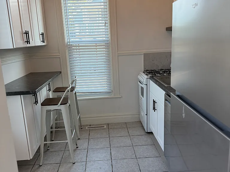 57 E Ash St — Photo 2