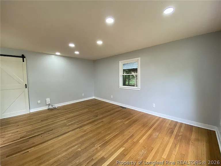 290 Lemont Dr — Photo 2