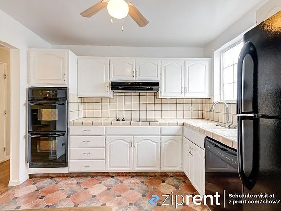 5th image of 228 Catalina Ave