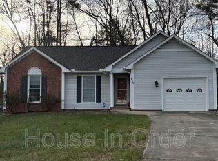 609 Woodberry Ct, Fletcher, NC 28732