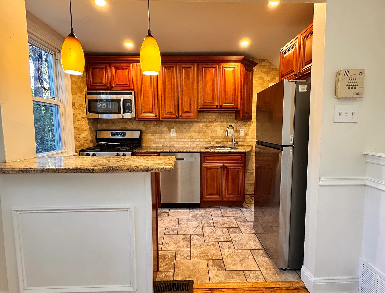 2 bed, 808 sqft, $1,850 — Photo 1