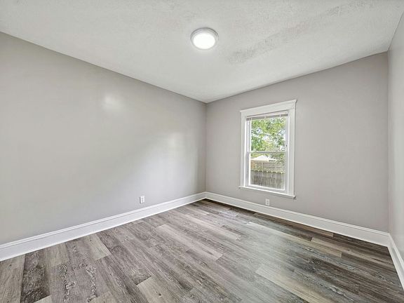 4th image of 1434 W 112th St Unit 4