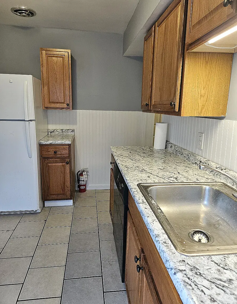 4 bed, 1200 sqft, $1,700 — Photo 2