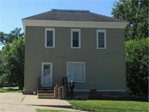 920 4th Ave N, Estherville, IA 51334