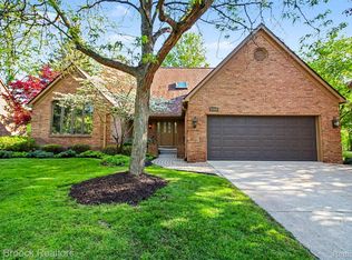 21850 Dover Ct, Franklin, MI 48025