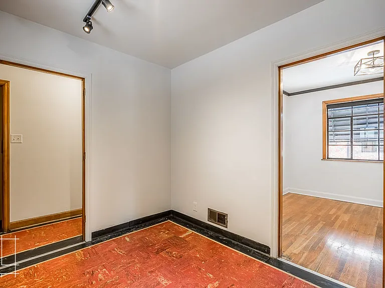 1374 E. Broad St. — Photo 25