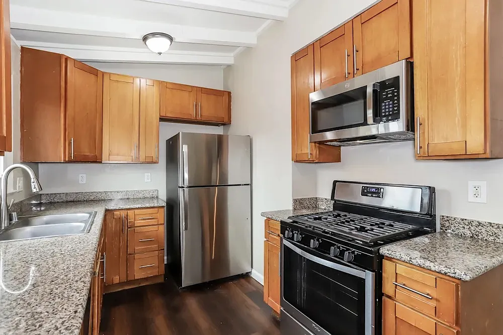 3 bed, 1286 sqft, $2,400 — Photo 3