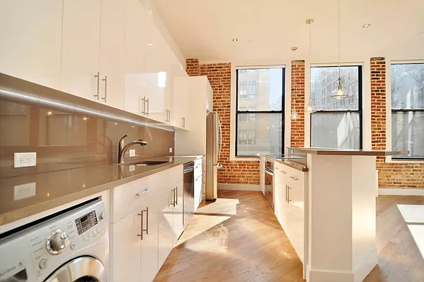 Rented by Lander Real Estate | media 19