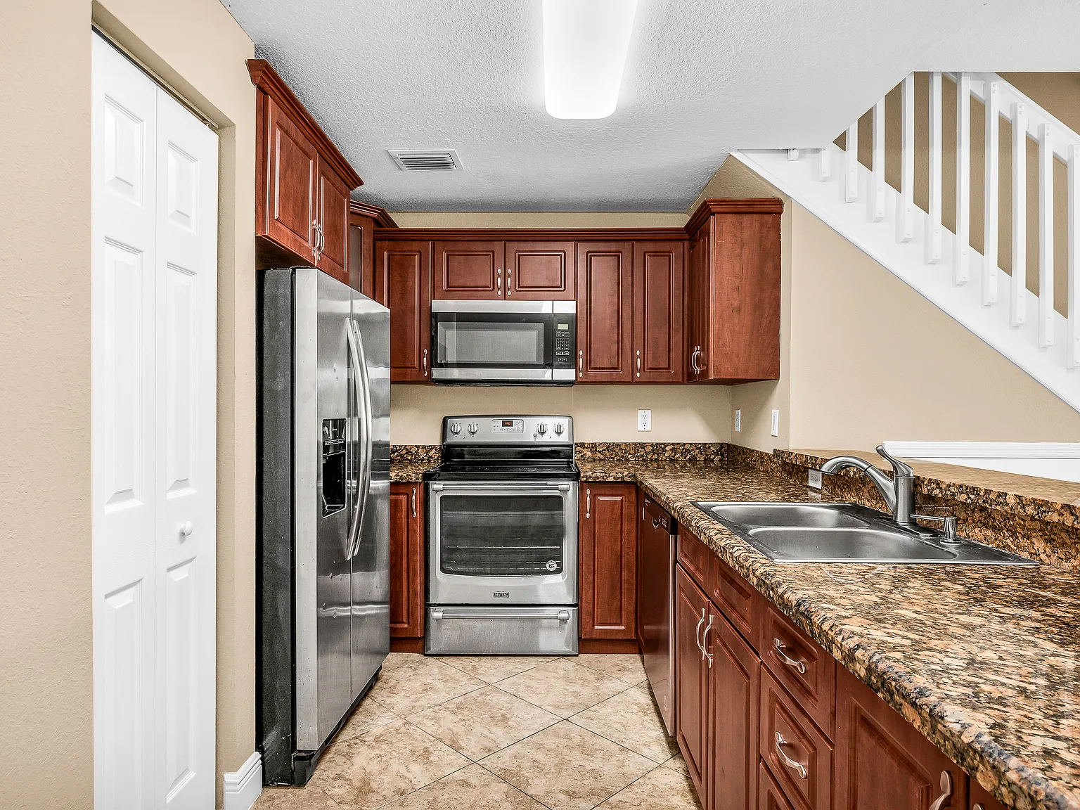 3 bed, 2.5 bath, 1505 sqft, $3,100 — Photo 2