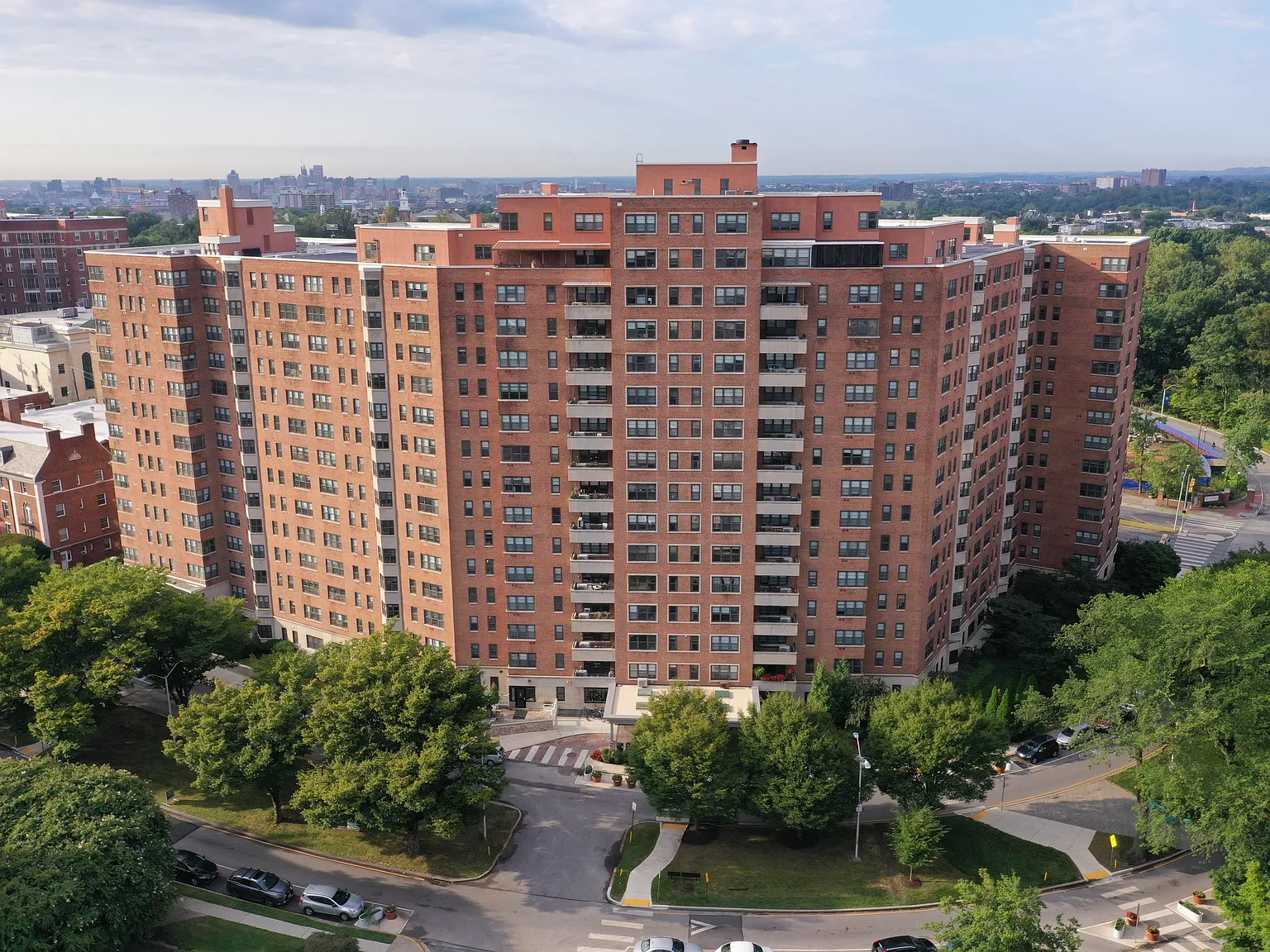 Broadview Apartments — Photo 2