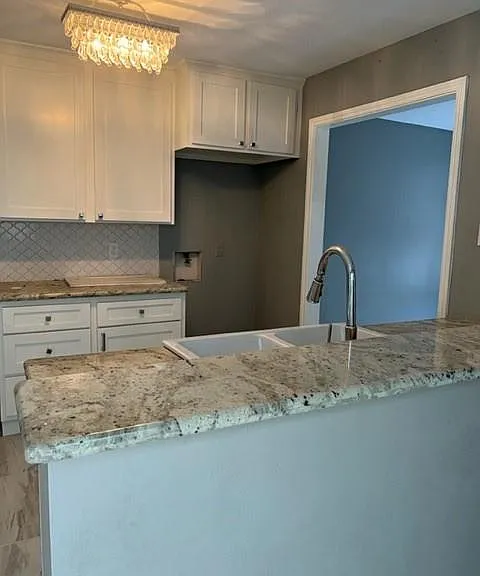 2458 Country Club Dr — Photo 9