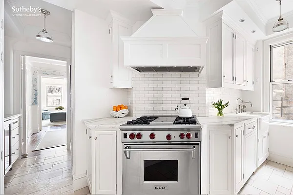 Sold by Sotheby's International Realty | media 2