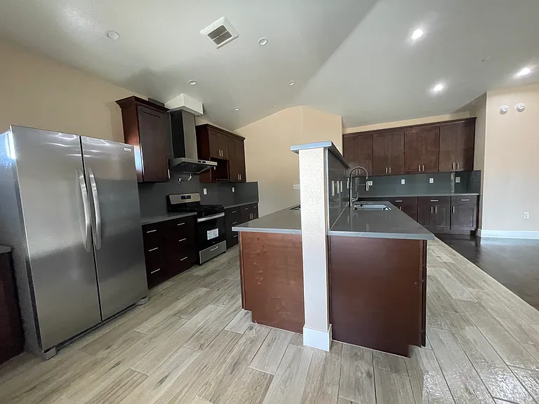 17515 Live Oak St — Photo 17