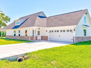 703 Boston Ave, Nederland, TX 77627