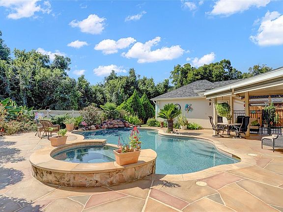 2nd image of 1903 Lake Arrowhead Dr