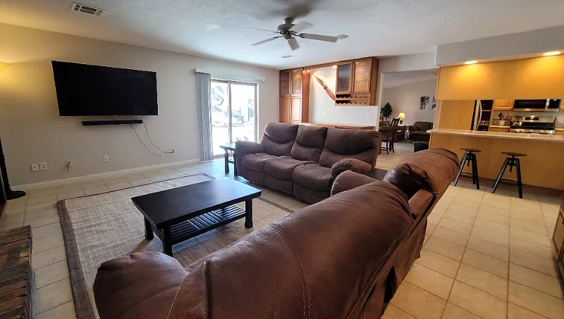 All-Inclusive Room - Stress Free Living - Gig-Speed Wi-Fi - Large Upscale Ranch Style Home & Lot — Photo 4