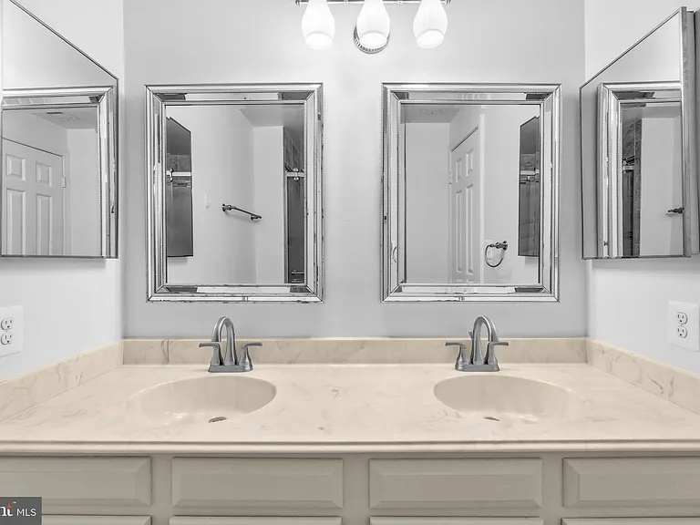 8931 Park Forest Dr — Photo 18