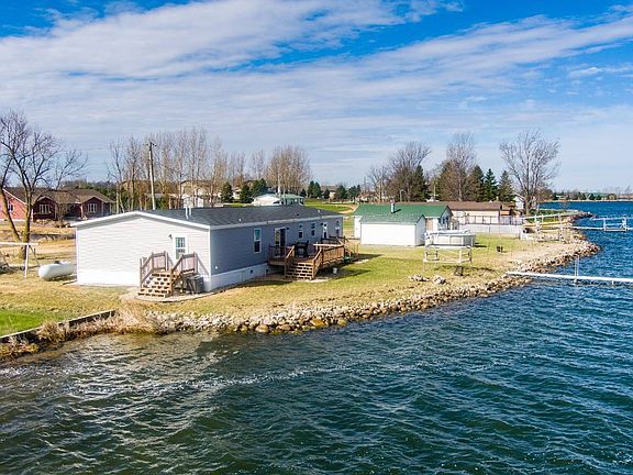 2nd image of 230 W Lakeshore Dr
