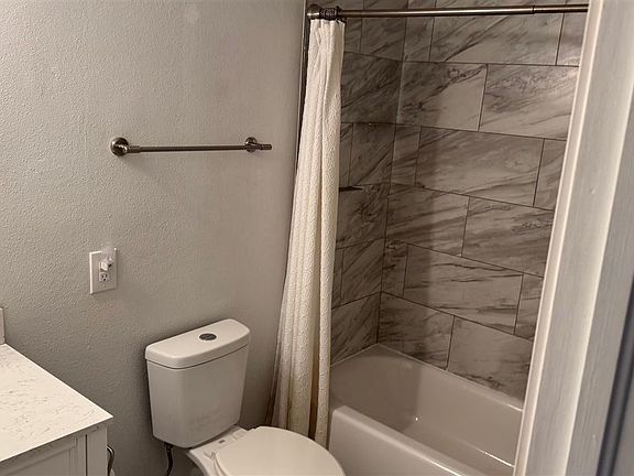 4th image of 705 N Dryden Cir